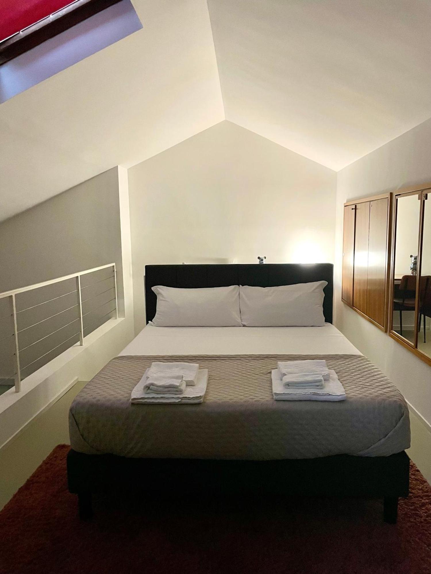 149 Borgo Ticino Suite Attico Di Lusso Con Terrazzo E Parking Privato Pavia Luaran gambar